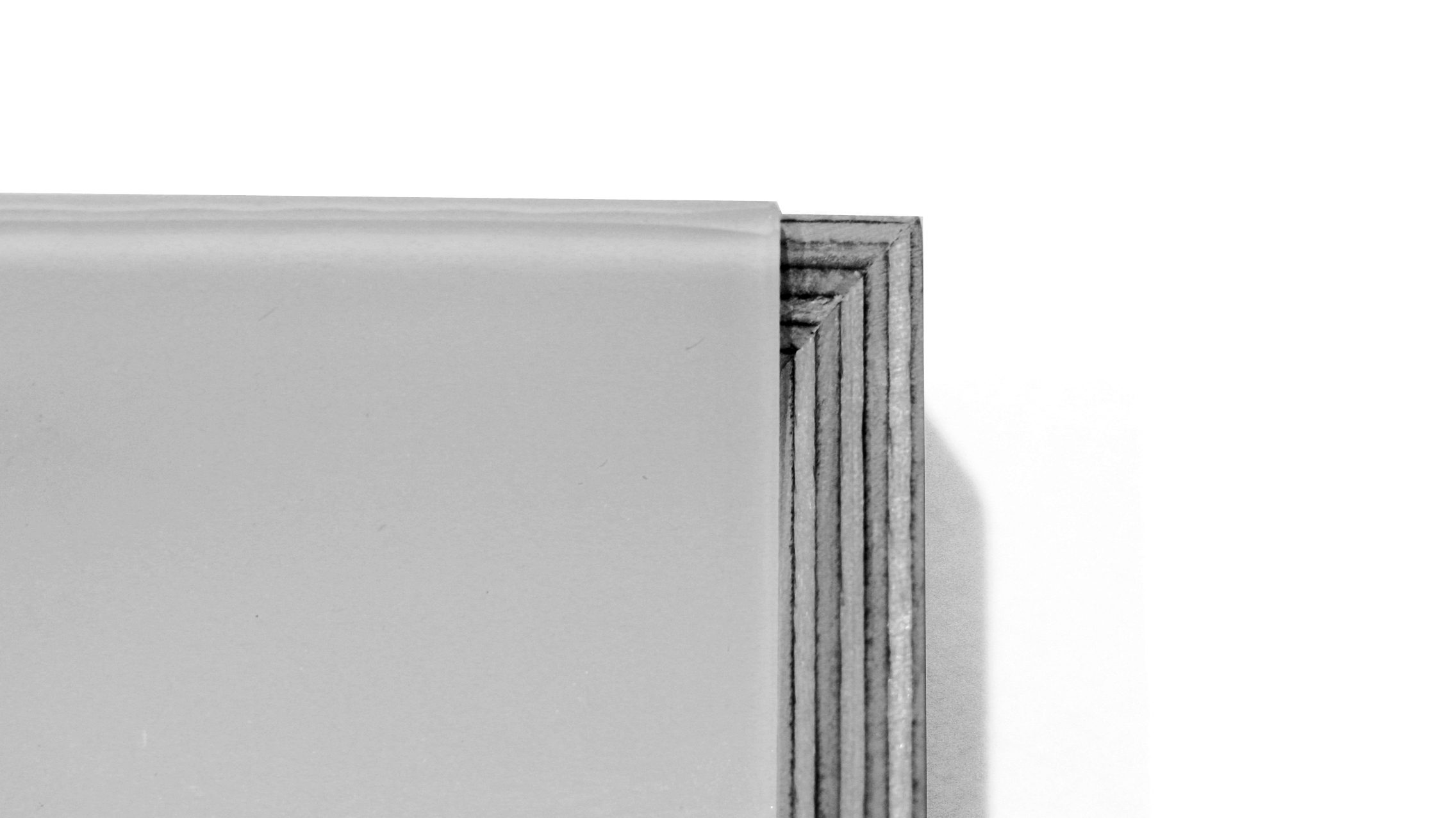 Detail of the folding technique on Bombo's edge