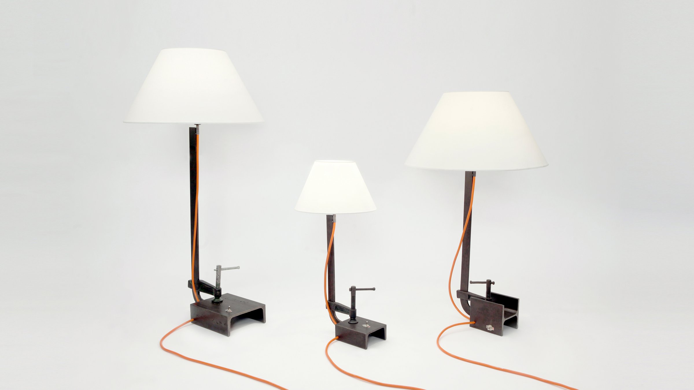 Stringimi Serie, three table lamps of different heights with iron clamps
